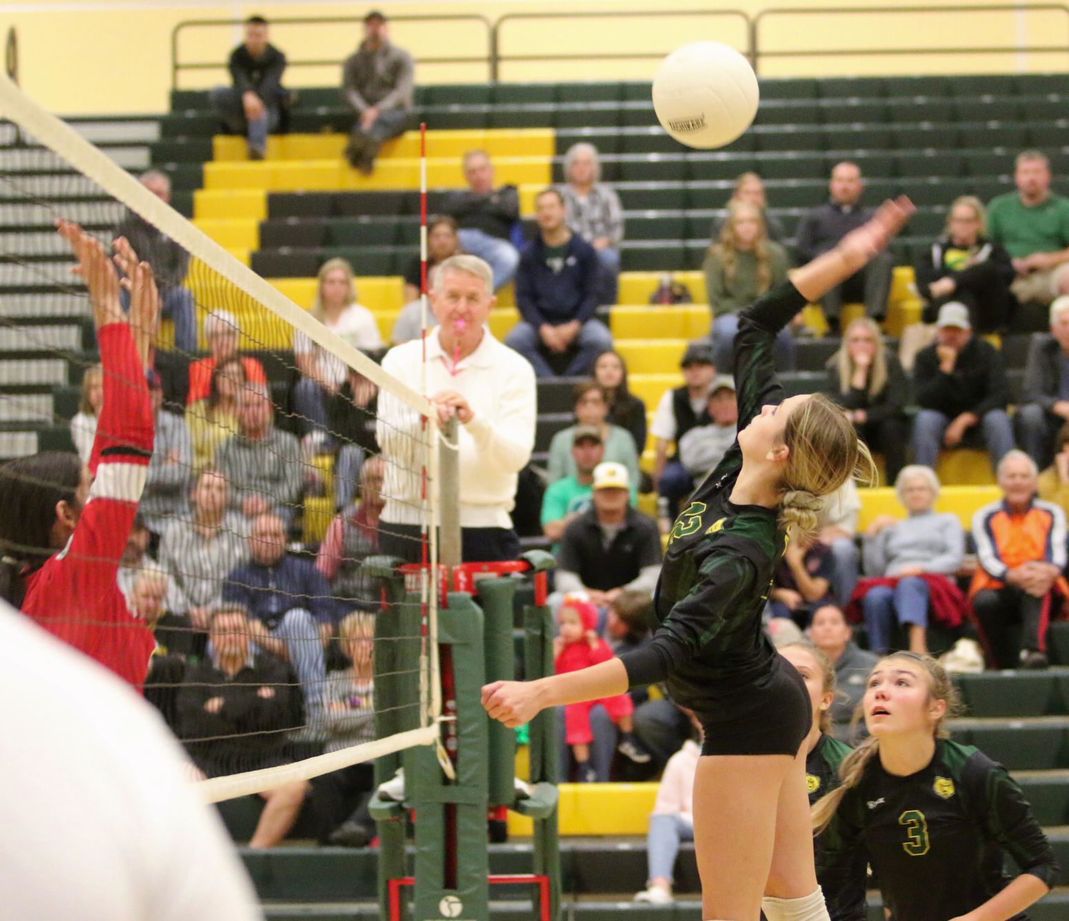 Sierra Pacific cruises past McFarland in opening round of volleyball playoffs